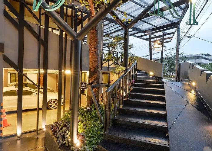 Siri Ratchada Hotel 3*